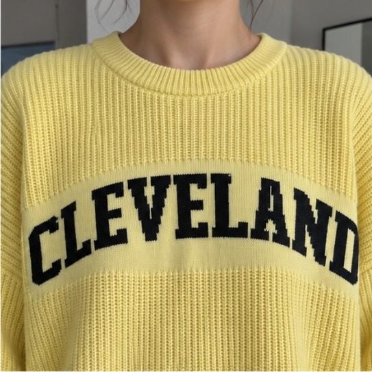 Надписът CLEVELAND на гърдите отблизо